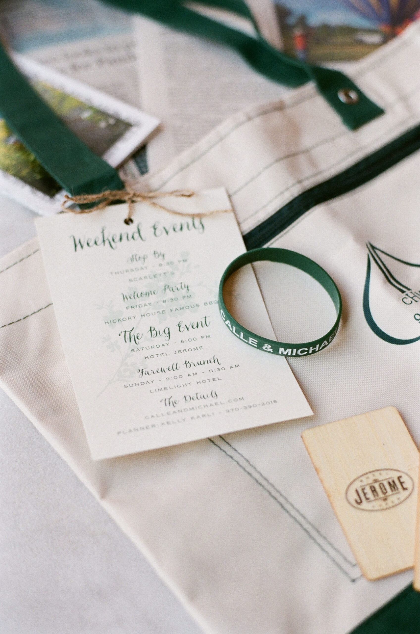 eco friendly wedding tips, resuable bag with welcome gifts that guests can use more than once